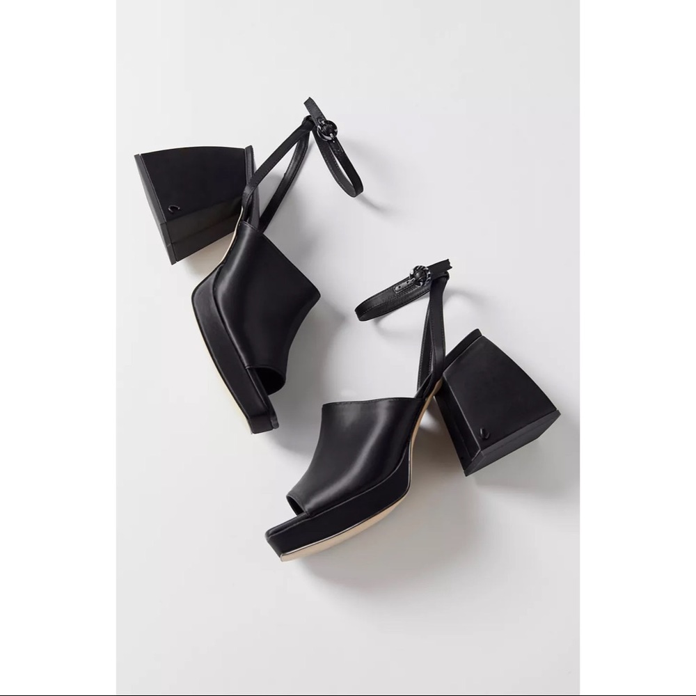 CIRCUS BY SAM EDELMAN MIRANDA HEEL